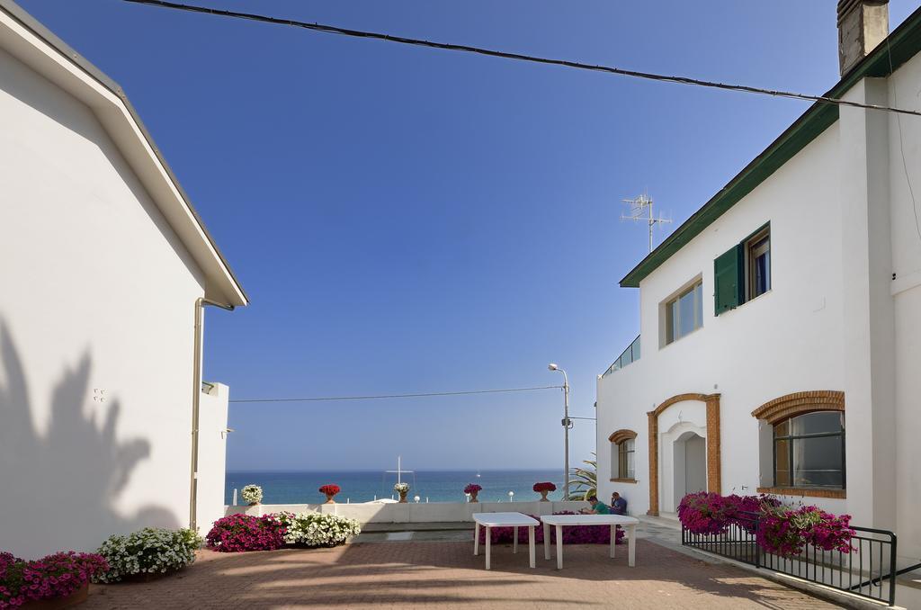Blue Beach Bussana Nuova Exteriör bild
