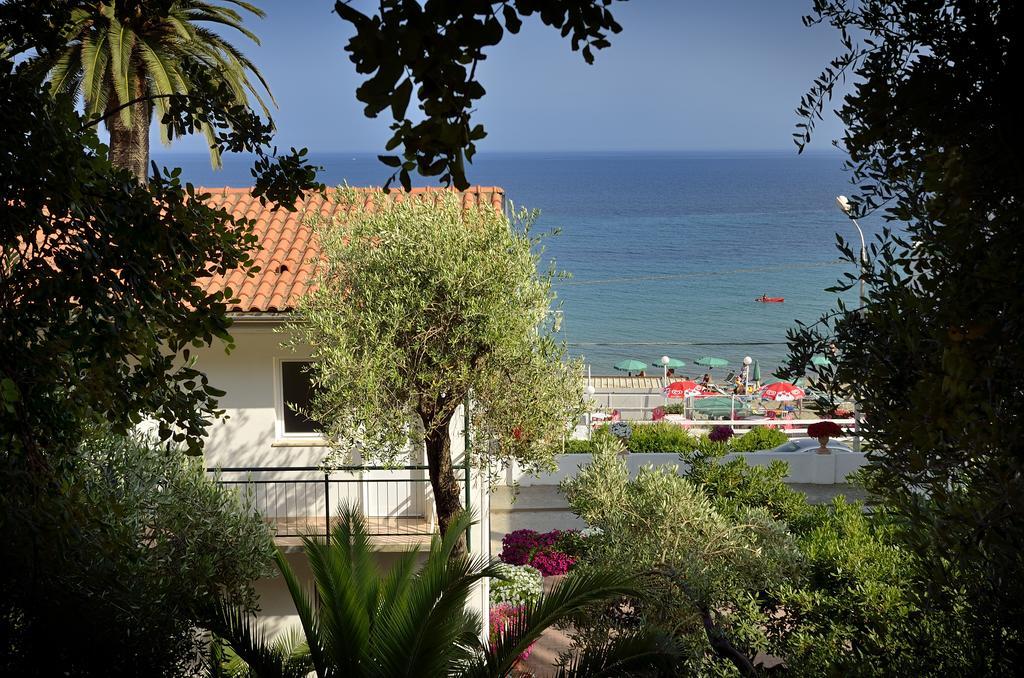 Blue Beach Bussana Nuova Exteriör bild