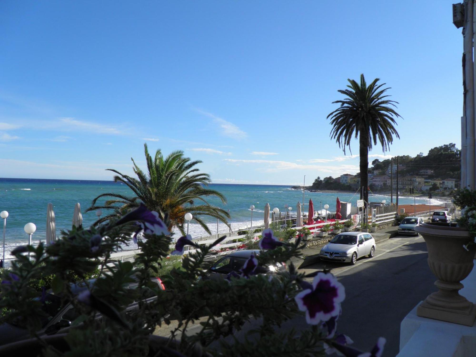 Blue Beach Bussana Nuova Exteriör bild