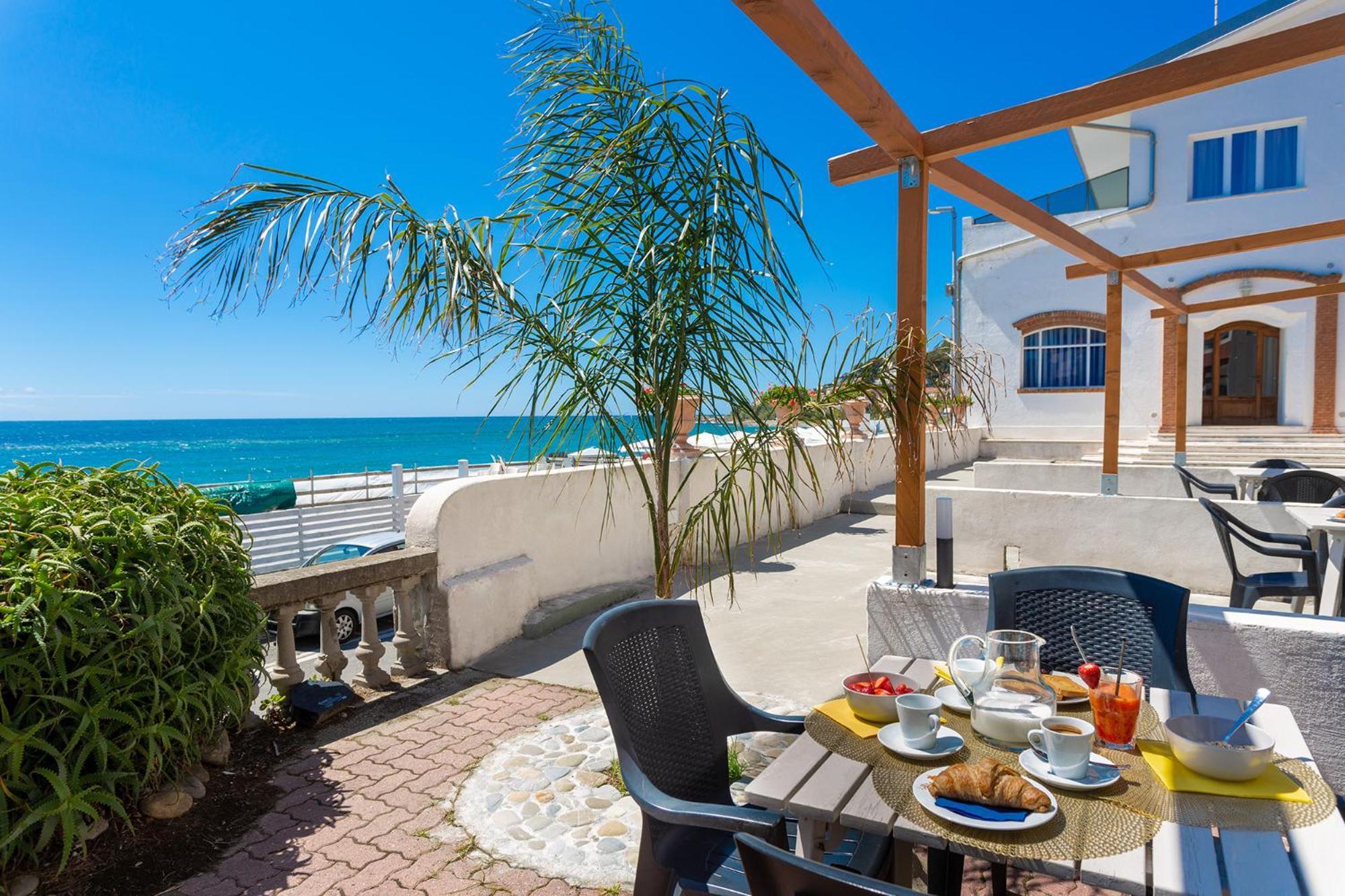 Blue Beach Bussana Nuova Exteriör bild